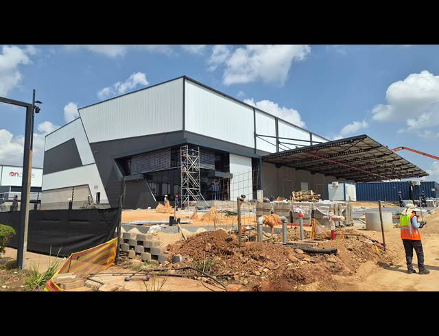 7,283M² WAREHOUSE TO LET IN JET PARK